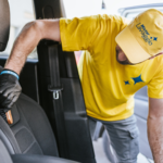 Tappezzeria dell’auto macchiata? Ecco cosa fare